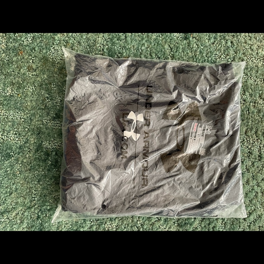 BRAND NEW MENS UNDER ARMOUR SHIRT FOR SALE SIZE LARGE! - Picture 2 of 4